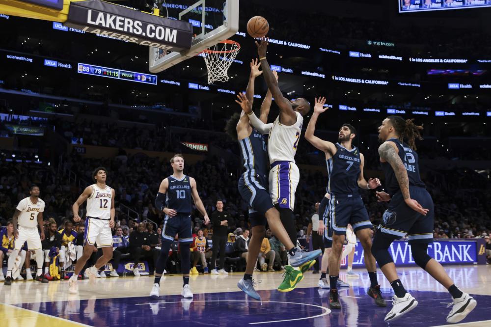 背后折射出 背后折射出