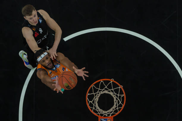 冠军联赛的 冠军联赛的